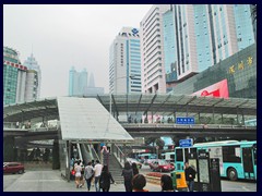 Typical pedestrian skywalk above Shennan Boulevard in the Luohu ditrict. A really good idea since the traffic can be dangerous sometimes!